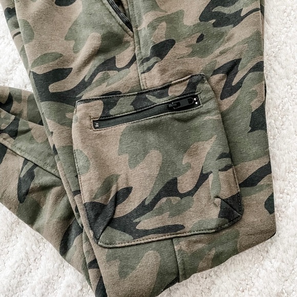 Like New! Zara Camo Cargo Joggers - Boys/Youth Size 10 - Picture 2 of 3